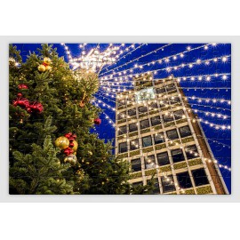 Karácsonyfa tetejéről lelógó fényfüzért ábrázoló karácsonyi kirakó