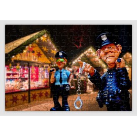 Adventi vásárban járőröző rendőr figurákat ábrázoló karácsonyi kirakó