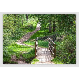 Gyönyörű zöld parkban álló gyalogos hidat ábrázoló tájképes kirakó